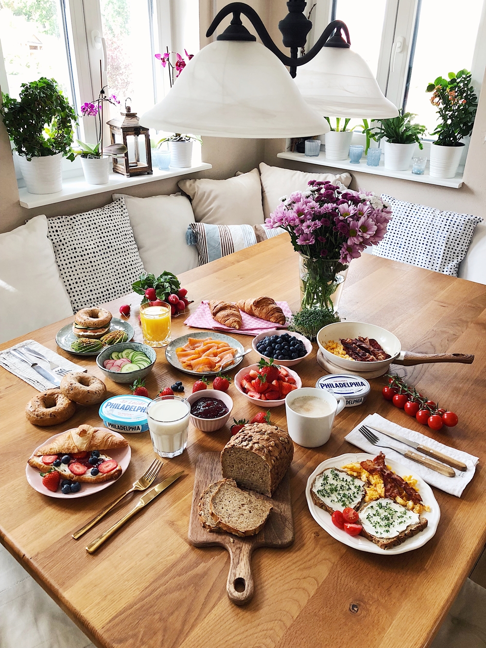 Kitchen and Breakfast Tables: Everyday Sizing