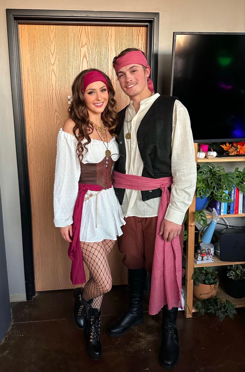 Pirate Couples Costume Ideas for Two Adventurers